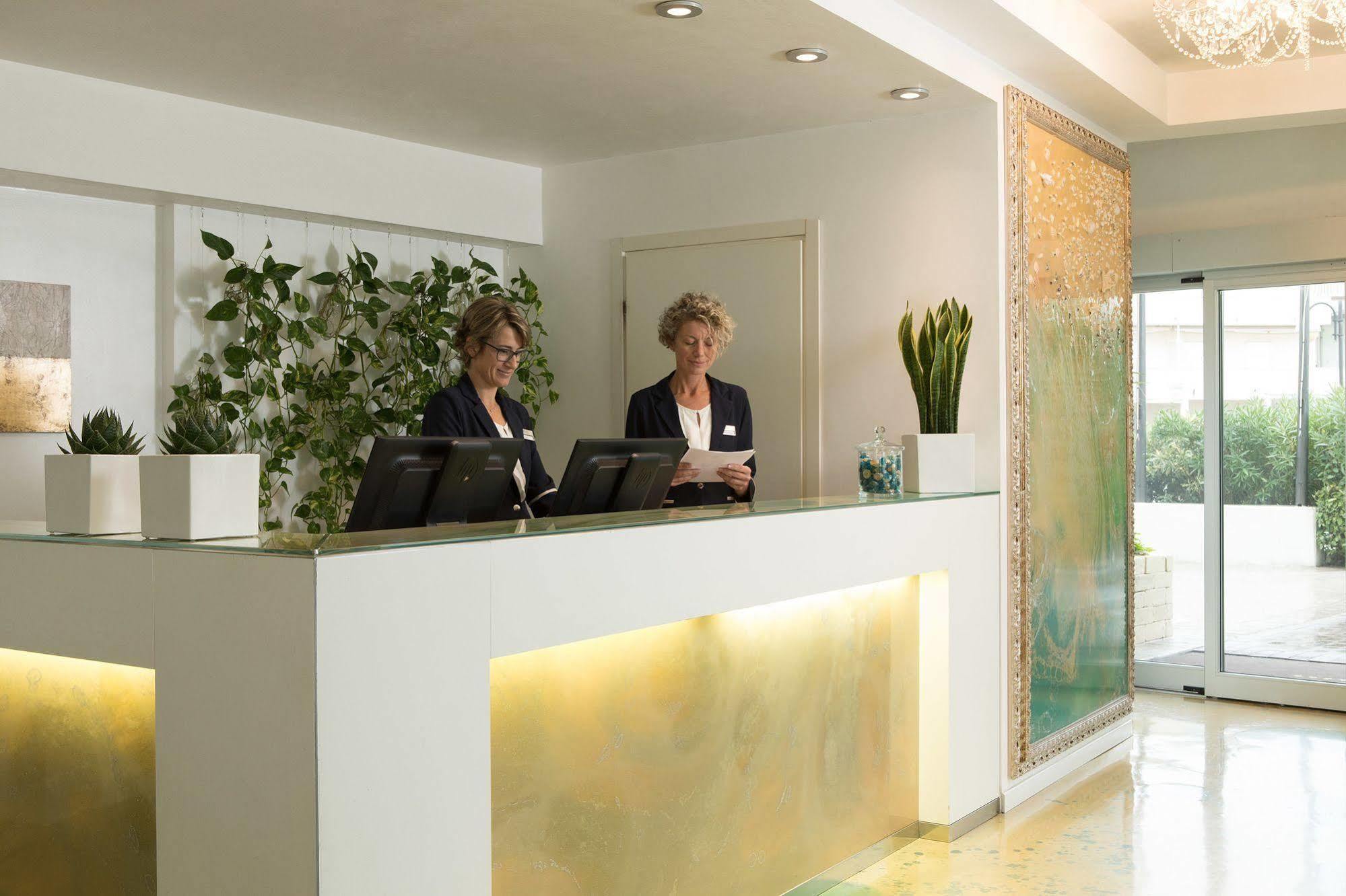 Adriatic Palace 4*